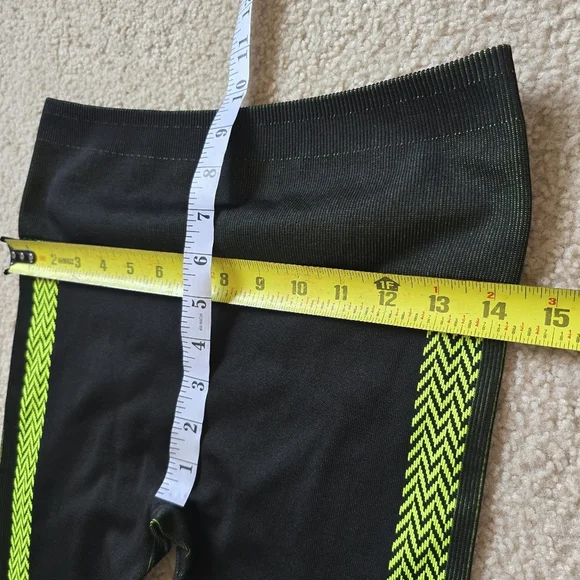 Fabletics Seamless High-Waisted Linework Leggings - Picture 5 of 6